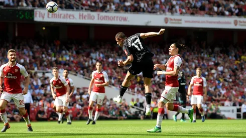 El delantero mexicano no tuvo un regreso feliz a la Premier y quiere salir del West Ham