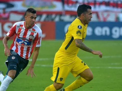 ¡Tevez ya se la "pudrió" a Teo Gutiérrez en el saludo!