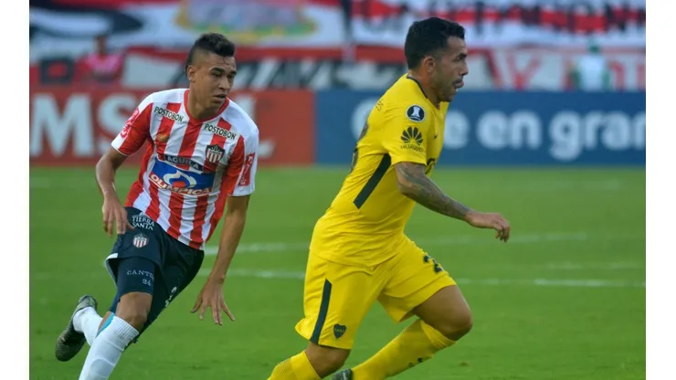 OOOOLE. Tevez le negó el saludo a Teo.