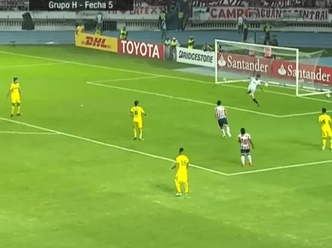 Video: el arquero de Boca casi se manda el blooper de la Libertadores