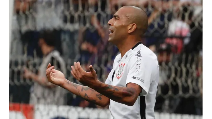 AFUERA. Emerson estuvo menos de dos minutos en el campo de juego en Corinthians-Independiente.