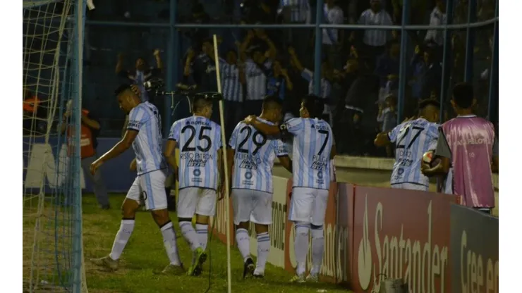 DECANO PASIÓN. Todo Tucumán delira con Atlético.