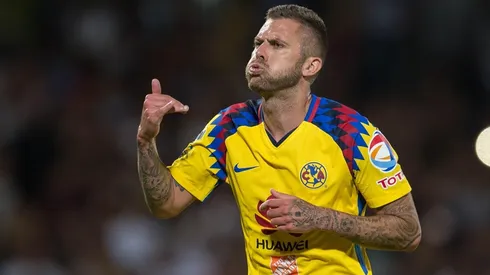 Jéremy Ménez convirtió un doblete desde los once pasos.