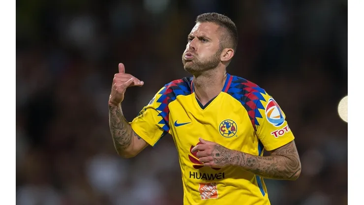 Jéremy Ménez convirtió un doblete desde los once pasos.