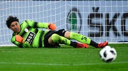 ¡Por fin una buena, Memo! Ochoa fue elegido el mejor jugador del partido