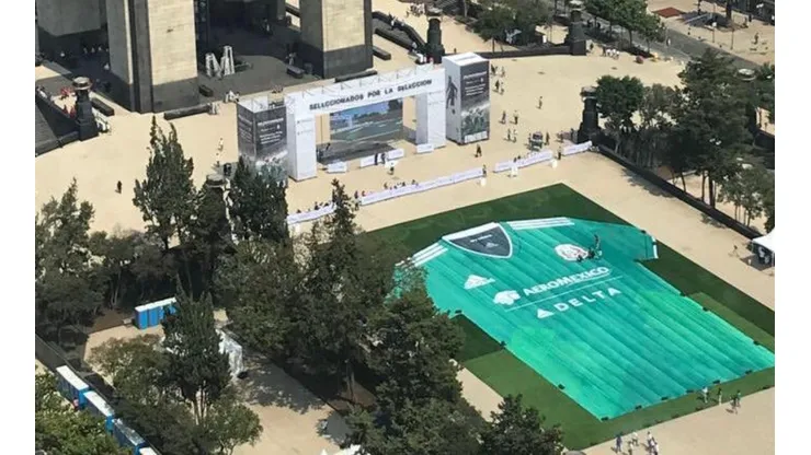 Aficionados del Tri firman megaplayera apoyando a la selección