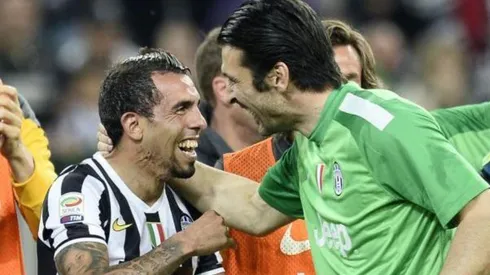 Buffon junto a Tevez en la Juventus.
