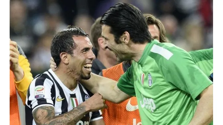 Buffon junto a Tevez en la Juventus.