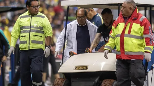 Aguilera abandonó la cancha por un problema en el tobillo.