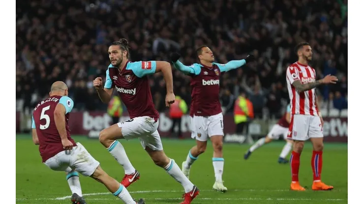 Chicharito y el West Ham caen goleados por el Manchester City