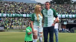 UN BAILARÍN DE AQUELLAS. Armani se banca todas abajo del arco y también en el auto.