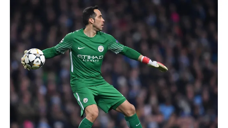 Boca tiene en el radar a Claudio Bravo