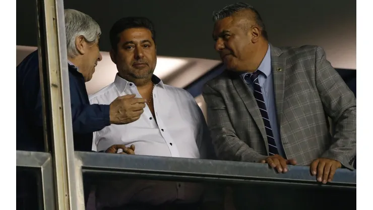 EL PODER. Angelici junto a Tapia y Moyano en La Bombonera por Eliminatorias (Foto: Getty).