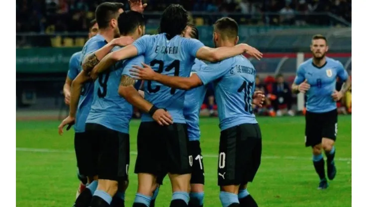 UNIDA LA CELESTE. Festejo de gol en Uruguay durante la China Cup.