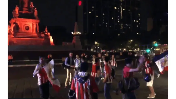 Festejo violento de Chivas en el Ángel de la Independencia.