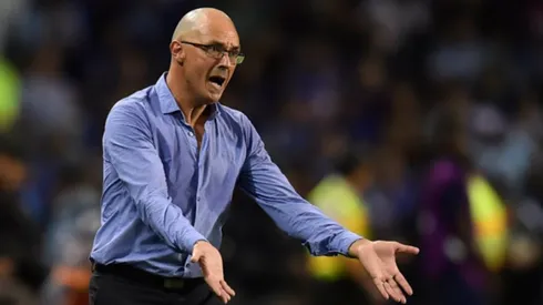 El charrúa podría dejar su cargo como estratega en las próximas horas.