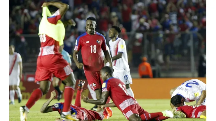 A RUSIA 2018. El pitazo final contra Costa Rica y la celebración de toda Panamá.