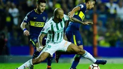 UN GUERRERO. Felipe Melo lucha en el mediocampo contra Nández y Reynoso.