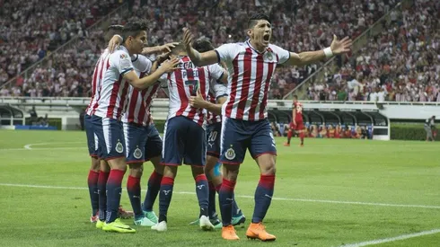 Chivas viajará a los Emiratos Árabes (Foto: Mexsport)