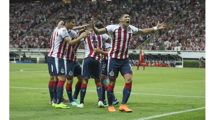 Chivas viajará a los Emiratos Árabes (Foto: Mexsport)