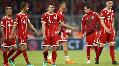 LA BRONCA DE TODOS. James Rodríguez en el centro de la frustración en el Allianz Arena (Foto: Getty).