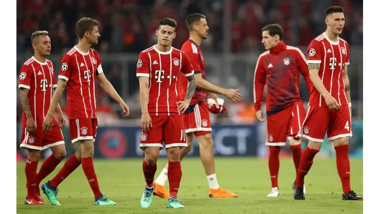 LA BRONCA DE TODOS. James Rodríguez en el centro de la frustración en el Allianz Arena (Foto: Getty).