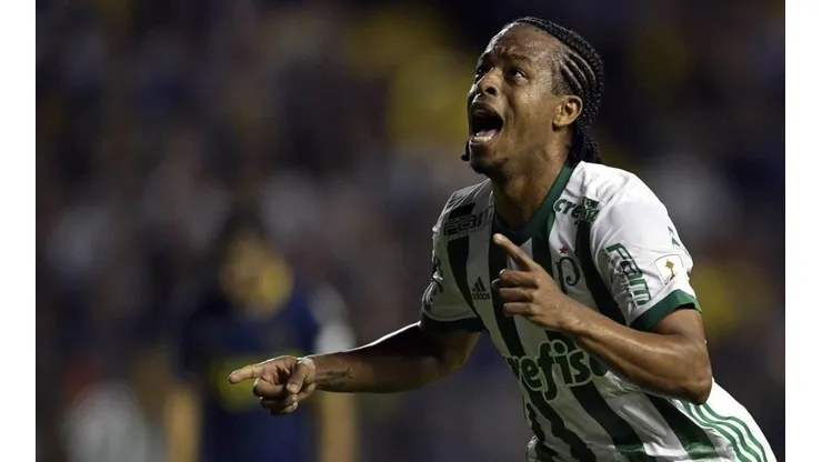 DE SORPRESA. Keno cabeceó ante la sorpresa de toda la última línea de Boca.