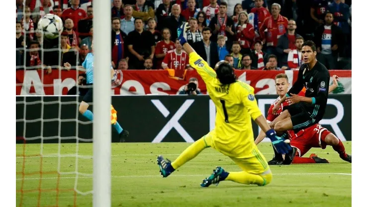 AL PRIMER PALO. Keylor Navas intentó anticipar un posible centro pero no pudo ante Kimmich.