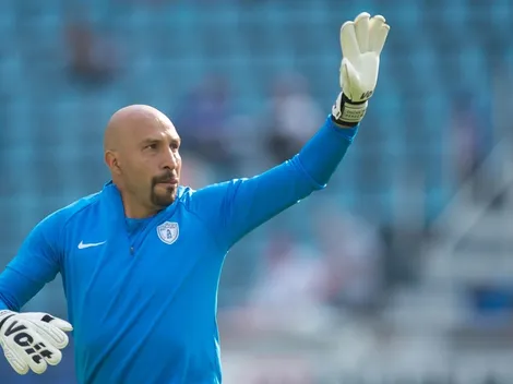 Este histórico portero mexicano analiza terminar su carrera en la MLS
