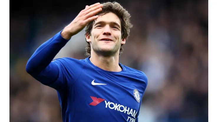 Barcelona necesita una compra útil y elige a Marcos Alonso