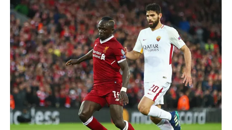 LE DIO UNA MANÉ. El senegalés puso el 3 a 0.