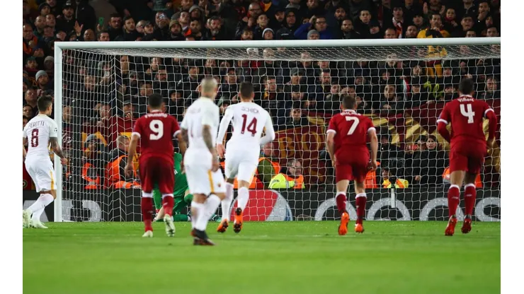 AL ÁNGULO, DIEGO. Perotti la clavó en el fondo de la red.