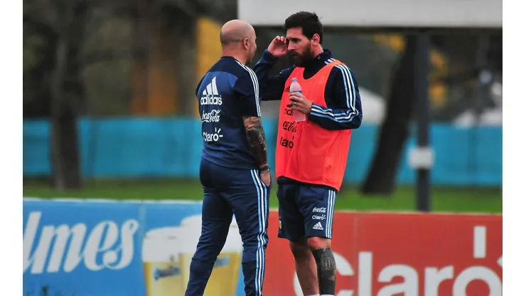 Foto de Jorge Sampaoli junto a Lionel Messi.