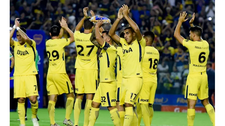 Foto de los jugadores de Boca saludando en la Bombonera.