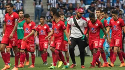 Lobos BUAP en el partido contra Monterrey que sentenció su descenso.