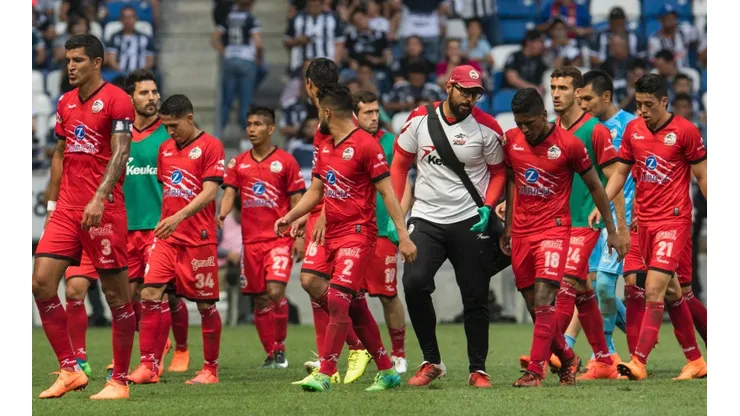 Lobos BUAP en el partido contra Monterrey que sentenció su descenso.
