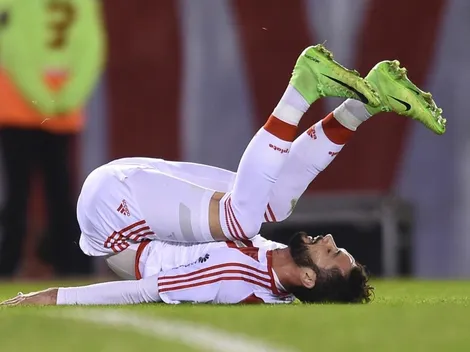 Manija por lesionarse: Larrondo se tiró a trabar ¡con uno del mismo equipo!