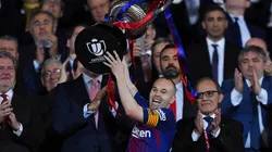 Guardiola le quiere cambiar los planes a Iniesta