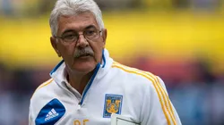 Action photo during the match America vs Togres UANL corresponding 6th of the MX League of the Apertura 2017 Tournament.Foto de accion durante el partido America vs Togres UANL, correspondiente a la Jornada 6 de la Liga MX del Torneo Apertura 2017, en Estadio Azteca en la foto: Ricardo Ferretti DT Tigres 23/08/2017/MEXSPORT/Osvaldo Aguilar