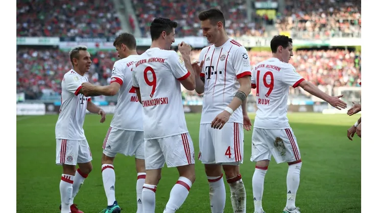 Los jugadores de Bayern Munich todos unidos.