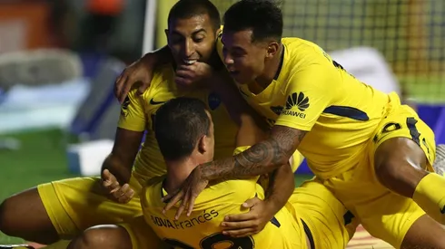 Wanchope Abila celebrando su gol en la Bombonera.