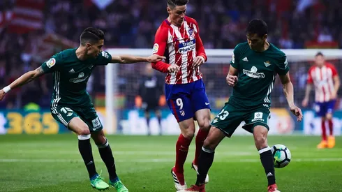Acción de juego entre Atlético de Madrid y Real Betis