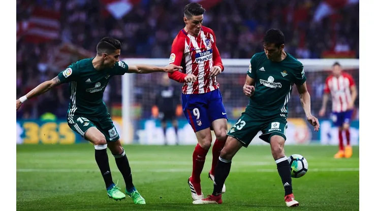 Acción de juego entre Atlético de Madrid y Real Betis