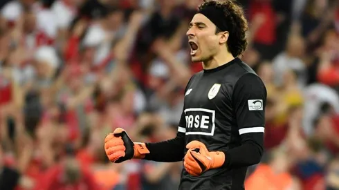 Guillermo Ochoa y el Standard están teniendo una buena temporada en Bélgica (Foto: @Standard_RSCL)
