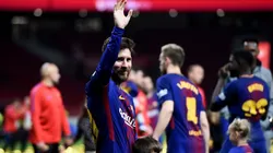 "¿UNA FOTO?". Messi se puso nervioso cuando una chica le pidió una foto.