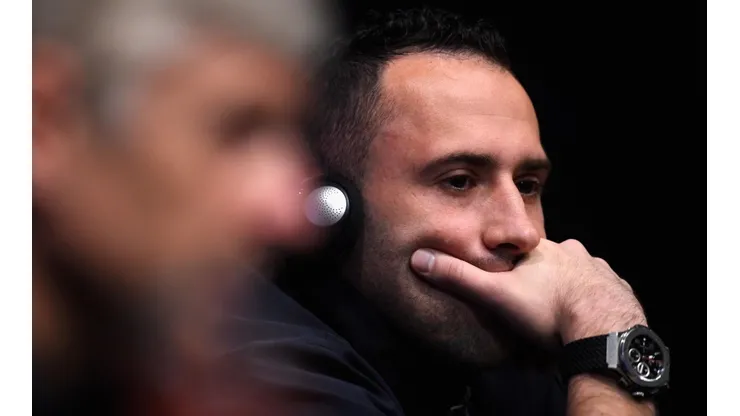 LADO A LADO. David Ospina junto a Wenger en conferencia de prensa con Arsenal (Foto: Getty).