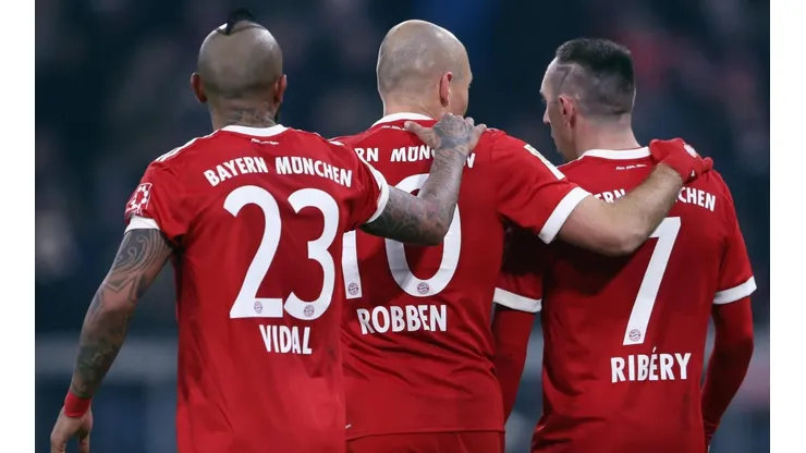 Foto Arturo Vidal junto a Ribery, jugador de Bayern Munich.