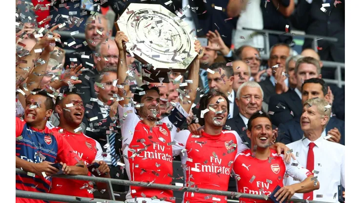 ¿ERES TÚ, MIKEL? Arteta fue el capitán de uno de los últimos campeonatos del Arsenal. Ahora, podría suceder a uno de los mejores entrenadores de su carrera.
