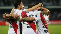 ABRAZO MILLONARIO. Todos celebran el gol de Pinola a los 43 del primer tiempo (Foto: Getty).