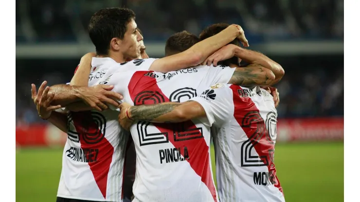 ABRAZO MILLONARIO. Todos celebran el gol de Pinola a los 43 del primer tiempo (Foto: Getty).